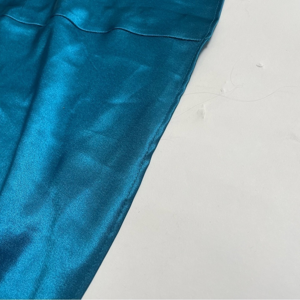 VINTAGE VICTORIA’S SECRET teal slip with high slit - Picture 2 of 9